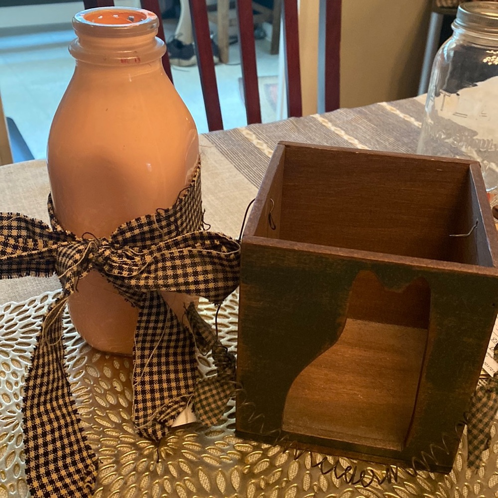 Primitive painted milk jug and tissue holder.
